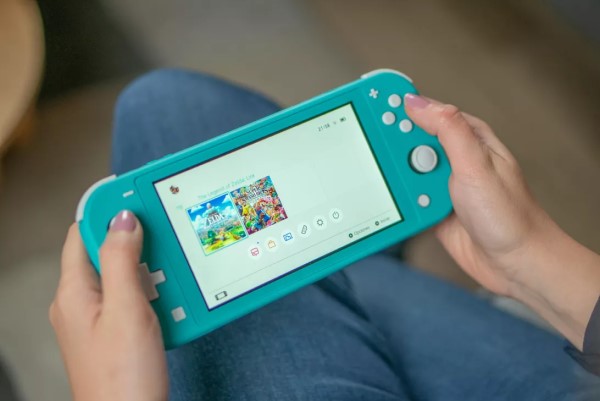 جهاز Nintendo Switch Lite متوفر الآن بسعر 200$