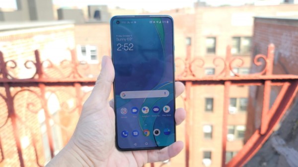 تعهد OnePlus لإيقاف التثبيت المسبق لبرنامج Facebook Bloatware على الهواتف الجديدة