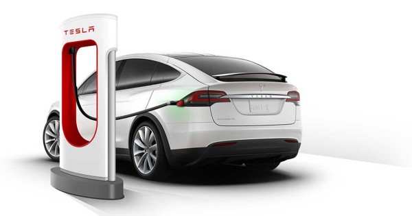 تفتح NHTSA تحقيقًا في طراز Tesla Model S و Model X