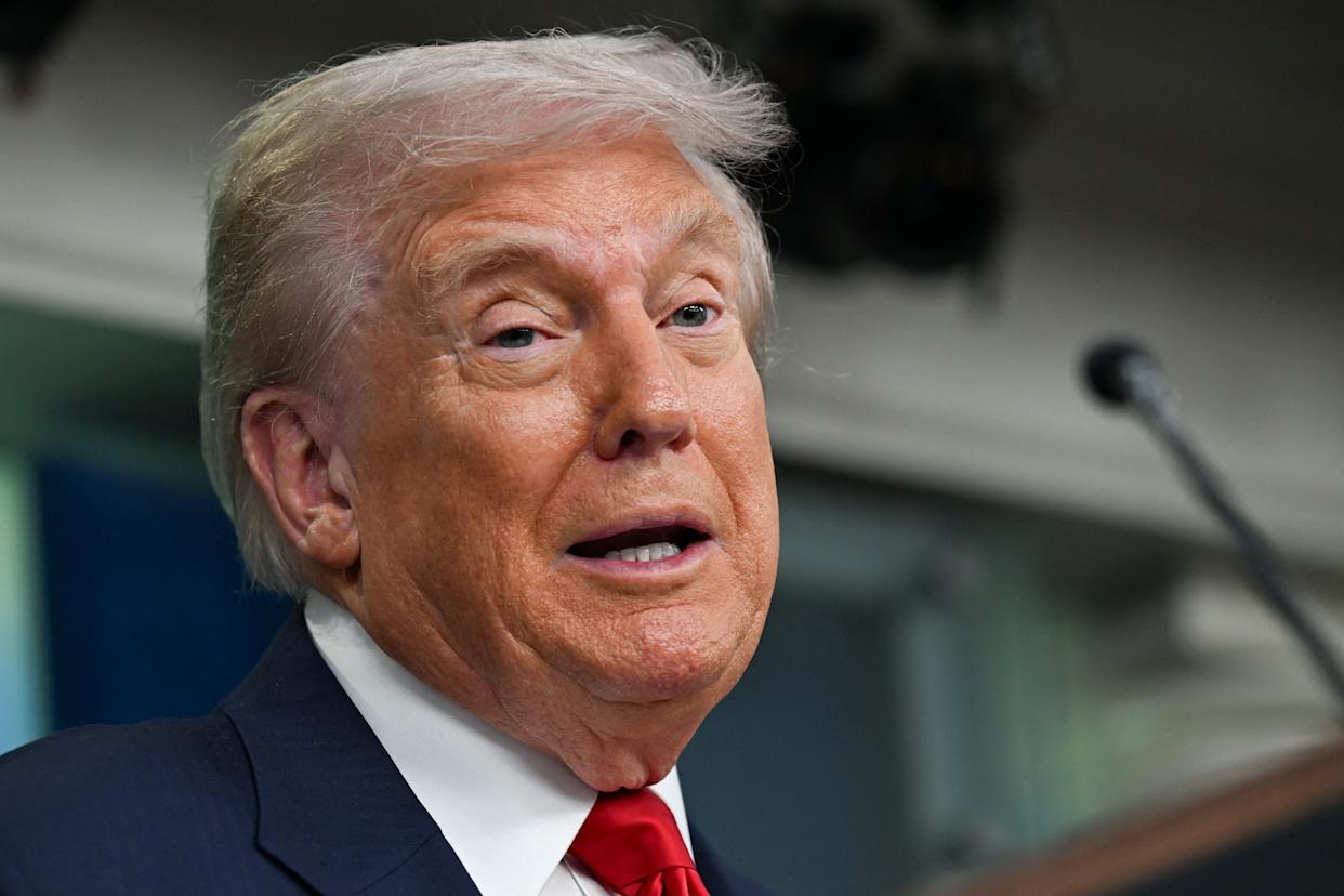 ترامب يمدد تعليق رفع الرسوم الجمركية على الصين لمدة 90 يومًا إضافية