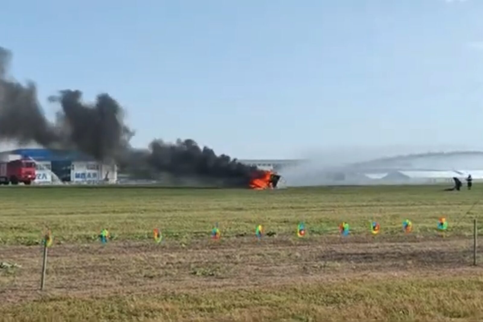 اصطدام سيارتين طائرتين خلال تدريبات لعرض جوي في الصين