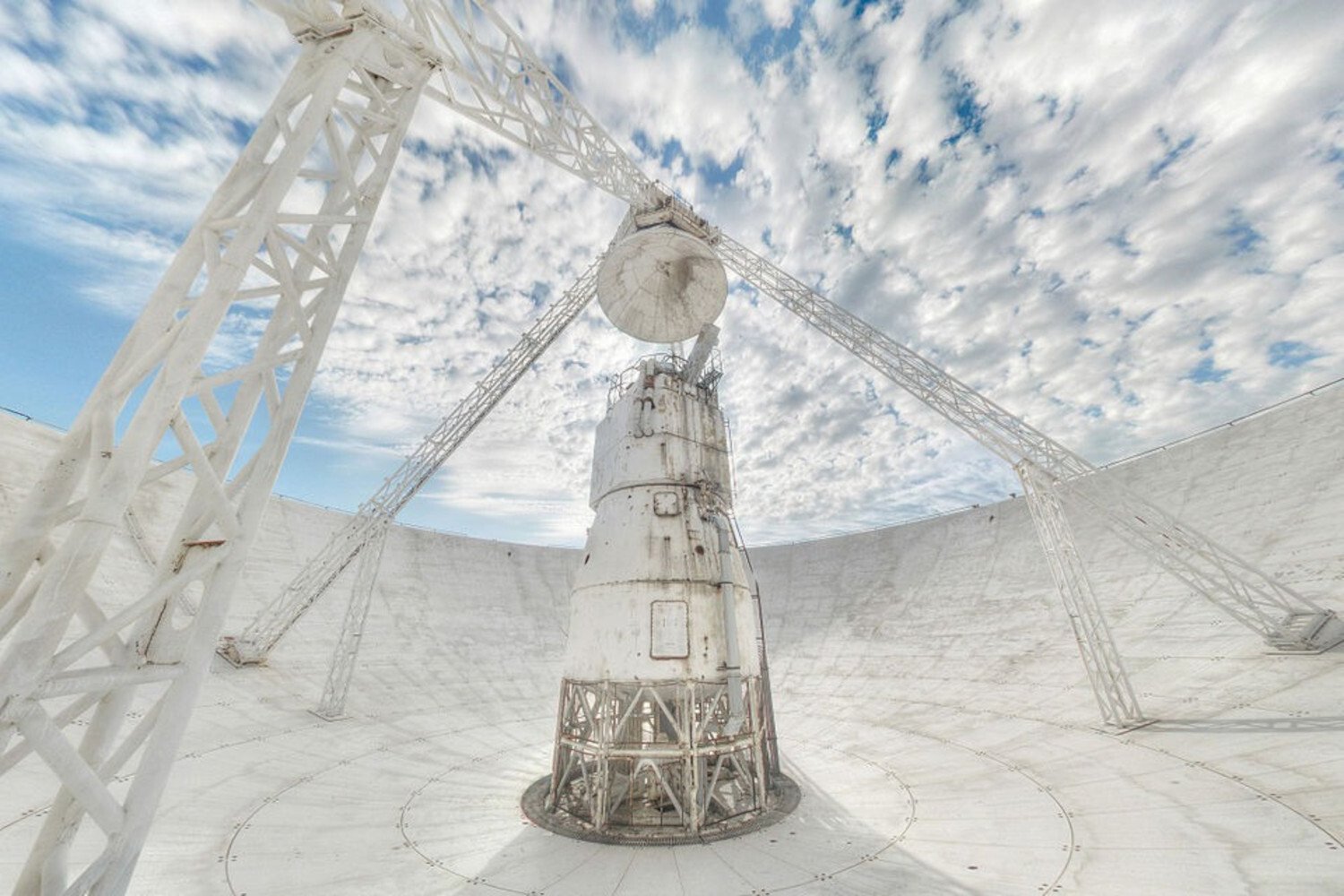 أوكرانيا تدمر تلسكوباً سوفيتياً أسطورياً استُخدم يوماً لمحاولة الاتصال بالكائنات الفضائية