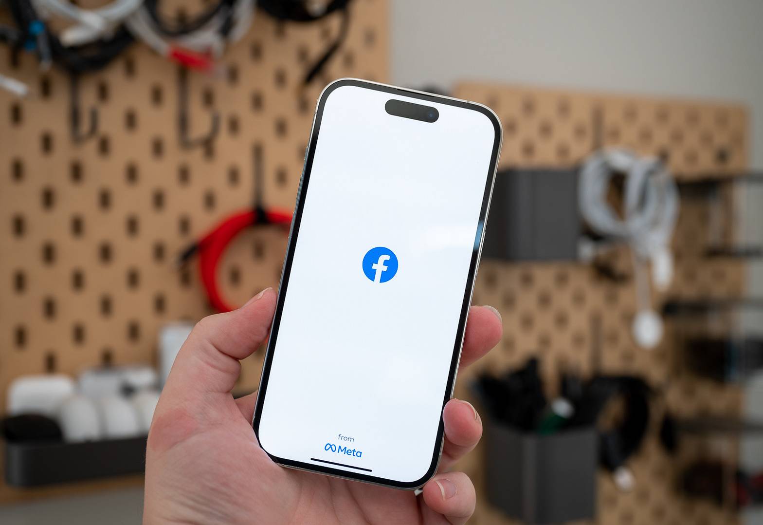 تواجه مشكلة في فيسبوك؟ دليلك الكامل للتواصل مع فريق الدعم