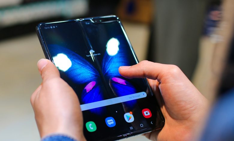 مقارنة بين سامسونج جالكسي Z فولد2 ومايكروسوفت سيرفيس ديو