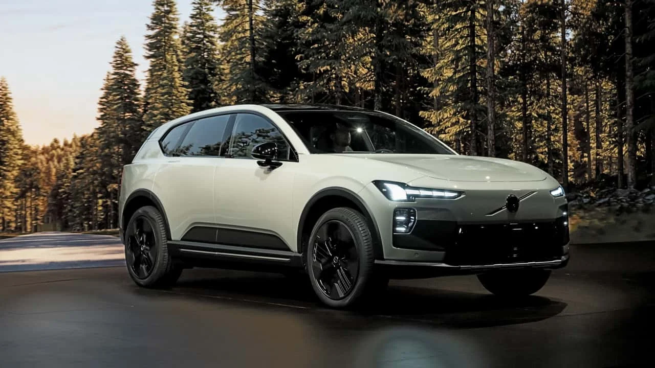 فولفو EX60 تكشف عن تقنية أحزمة الأمان المتكيفة المتعددة