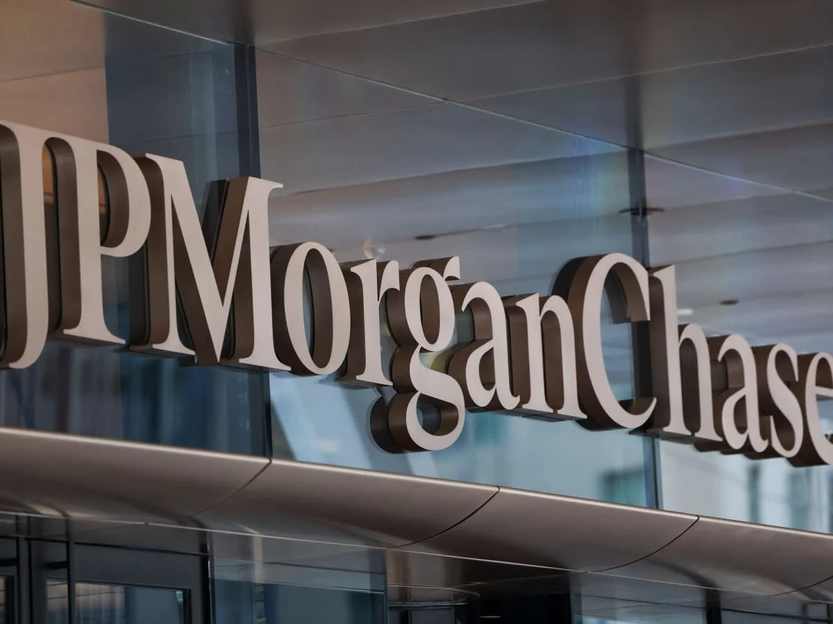 جي بي مورجان تخفض توقعاتها لسهم كوينبيس إلى 252 دولار
