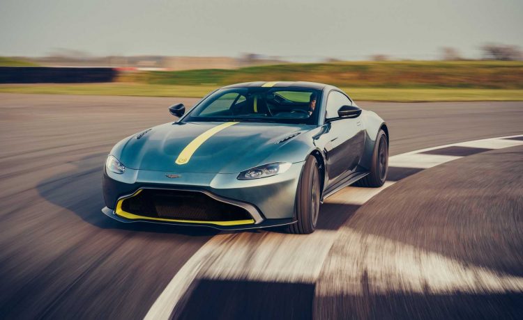 أستون مارتن فانتاج AMR تقدم بوزن أقل وناقل حركة مانيوال من سبع سرعات