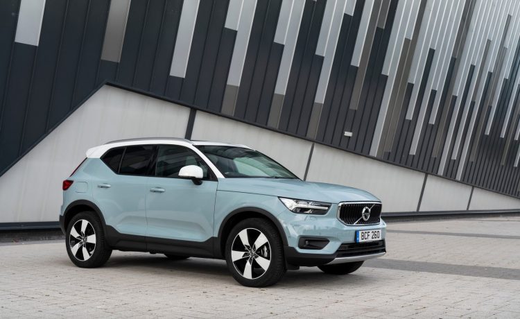 فولفو XC40 موديل 2020 تزود بمحركات مطورة وألوان جديدة