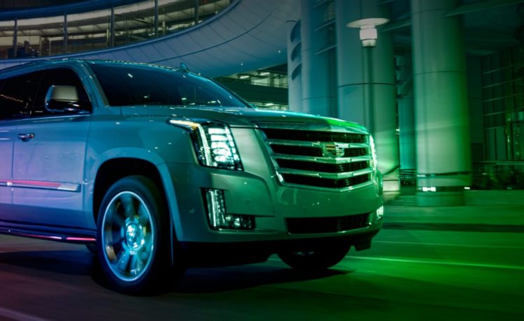 عرض اليوم الوطني على كاديلاك إسكاليد