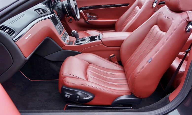 طريقة تنظيف فرش سيارات الجلد