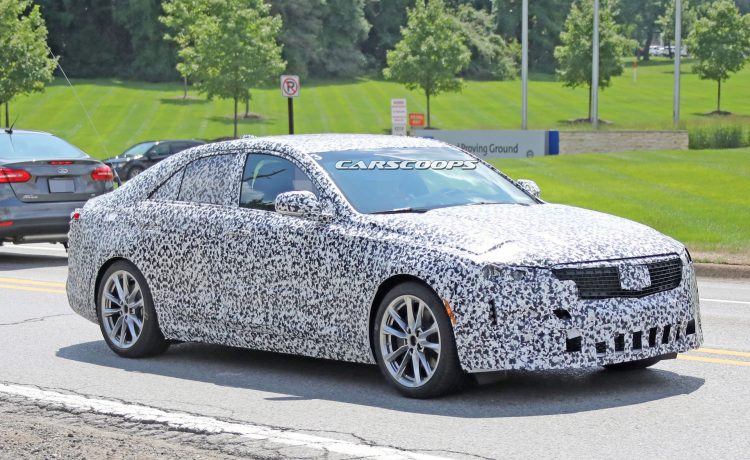 كاديلاك CT4 وCT5V الجديدتان يظهران في نهاية الشهر