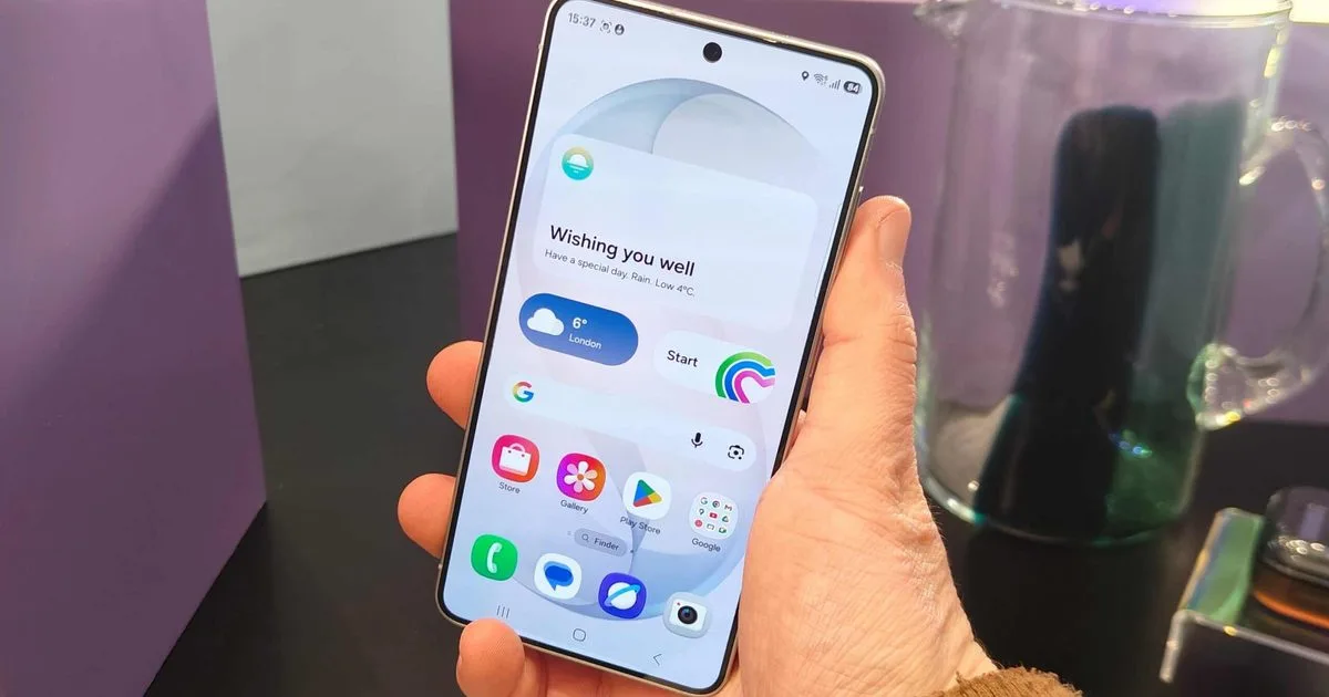طراز Galaxy S26 يفقد كلمة التنبيه Hey Plex لتطبيق Perplexity بعد تحديث فبراير