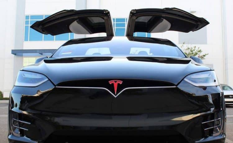 شعار تيسلا يحمل في طياته معنى عميق … فما هو؟