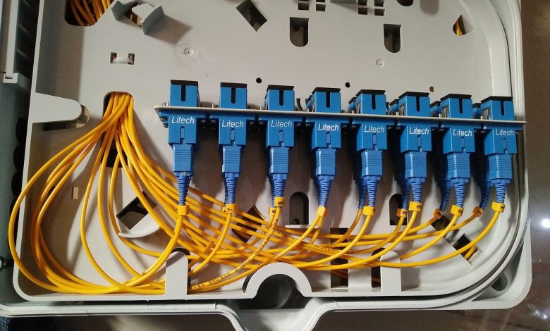 العناصر الأساسية لنظام اتصالات الألياف البصرية Basic Elements of a Fiber Optic Communication