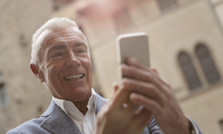 كيفية إجراء مكالمة جماعية على جهاز أيفون