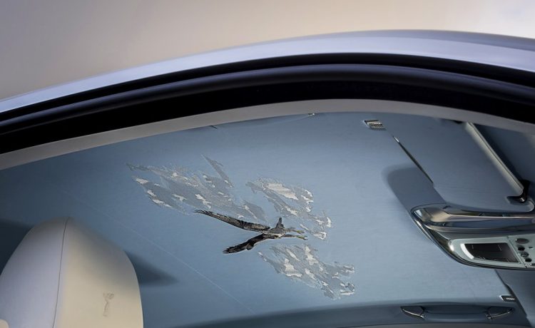 رولزرويس واريث بتطريز على شكل الصقر . . مستوى جديد من الحرفية