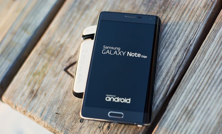 كيفية إزالة الغطاء الخلفي سامسونج جالكسي نوت إيدج