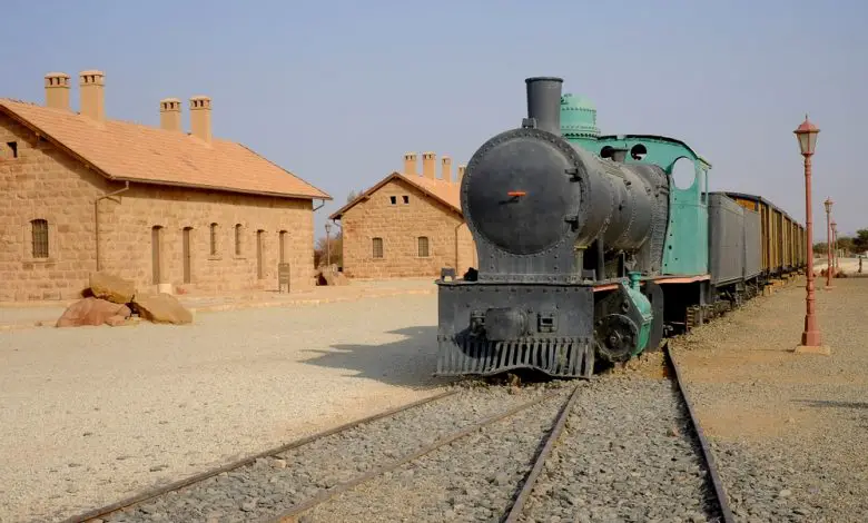 المواقف الداخلية تجاه ضم الحجاز لدولة السعودية ومواجهة فيصل لها