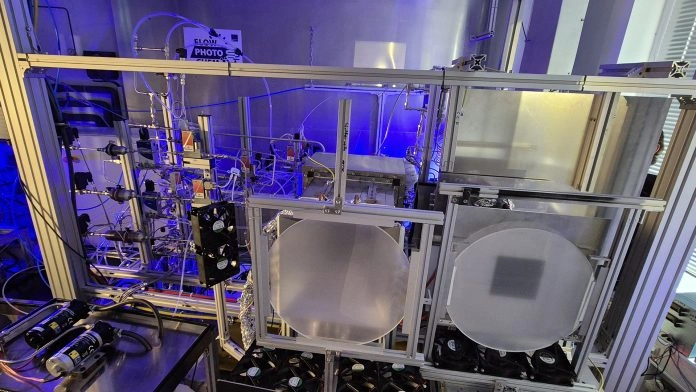 اختراق علمي: إنتاج الإيثيلين وبيروكسيد الهيدروجين بالطاقة الشمسية من ثاني أكسيد الكربون