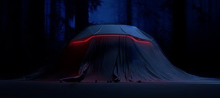 أستون مارتن فانتاج الجديدة تظهر بصورة تشويقية في دعوات حدث الاطلاق