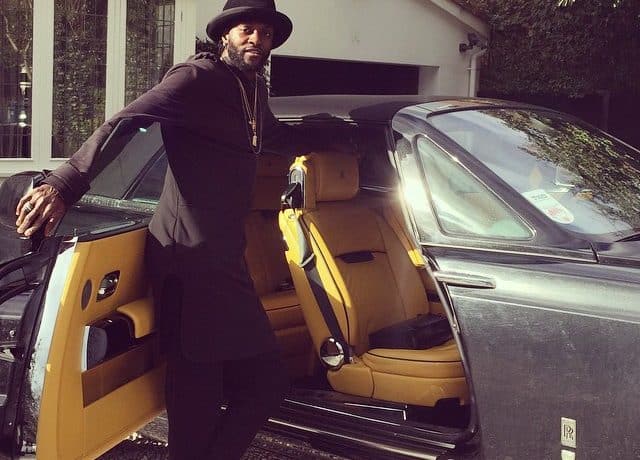 مهاجم توتنهام إيمانويل أديبايور يقود سيارته رولزرويس فانتوم للتدريبات