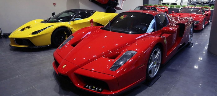 تاجر سعودي يملك 4 سيارات فيراري شبه جديدة في الرياض