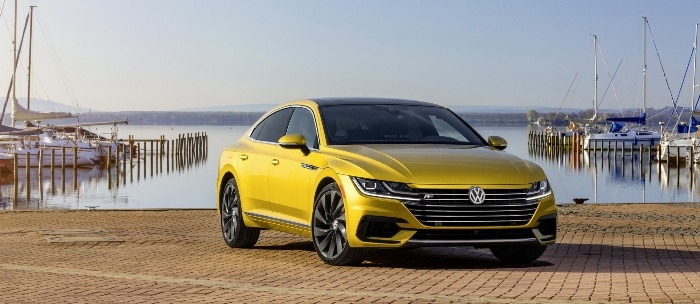 فولكس فاجن آرتيون RLine موديل 2019 تستعد للعرض في نيويورك