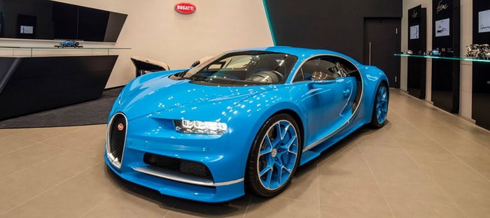 بوجاتي تطلق صالة عرض جديدة في تايوان تتصدرها تشيرون زرقاء مثيرة
