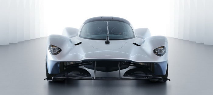 أستون مارتن تكشف النقاب عن Valkyrie المطورة بتحسينات أيروديناميكية