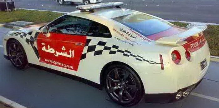 عجمان تنافس دبي وأبو ظبي وتدخل فيراري في خدماتها الشرطية الفارهة والذكية