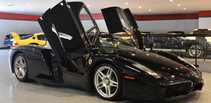 فيراري إنزو سوداء براقة . . وحش خرافي للبيع بسعر 3.5 مليون دولار