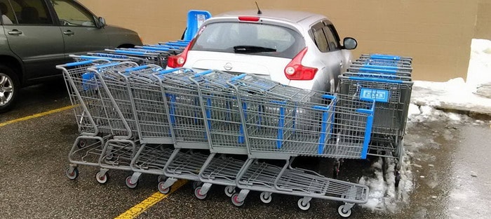 هذا هو عقاب من يقوم بركن سيارته في مكانين لصف السيارات في أحد المولات !!