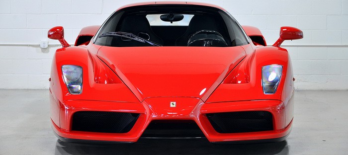 فيراري إنزو موديل 2003 شبه جديدة تعرض للبيع بسعر 1.2 مليون دولار