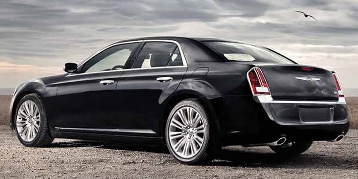 كرايسلر 300 2014 تتوفر بقوة 362 حصان وسعر يبدأ من 119.999 ريال