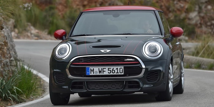 مراجعة سيارة ميني جون كوبر ووركس 2017 … 55 عاما من الجينات الرياضية