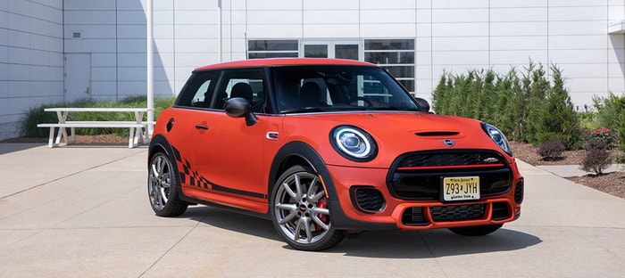 ميني تكشف الستار عن نسخة JCW Hardtop International Orange الخاصة