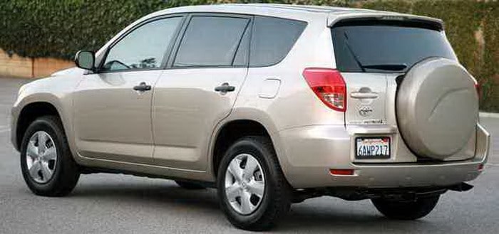 تويوتا تستدعي أقل من 10000 نسخة راف 4 في الامارات بسبب حزام الأمان