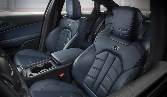 كرايسلر 200 موديل 2015 تضيف لونين جديدين للمقصورة الداخلية