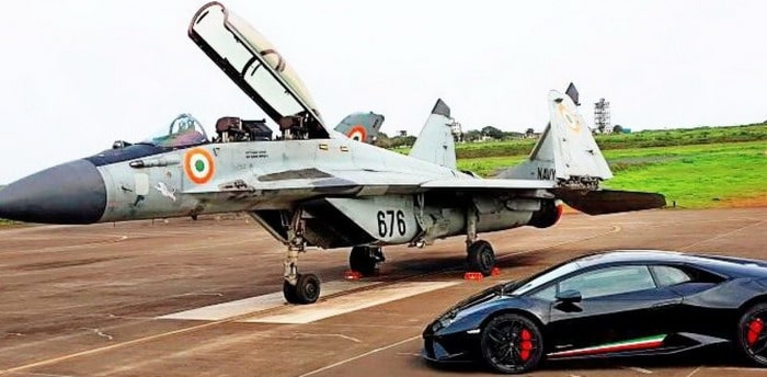 فيديو : لامبورجيني هوراكان بيرفورمانتي تواجه طائرة ميج في سباق تسارع