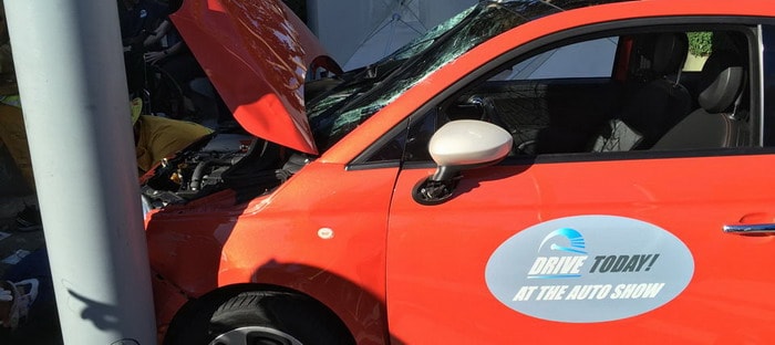 فيات 500e تتحطم خلال تجربة قيادة لها في معرض لوس أنجلوس وتصيب 6 أشخاص