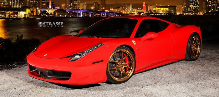 روسو كورسا فيراري 458 تبدو حمراء ساخنة علي عجلات مثيرة