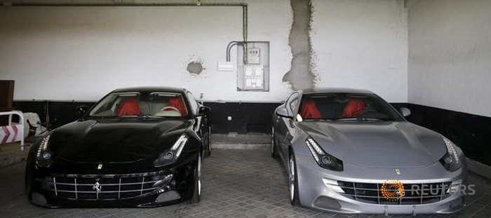 سيارتا فيراري خوان كارلوس ملك أسبانيا يفشلان في الحصول علي مالك جديد