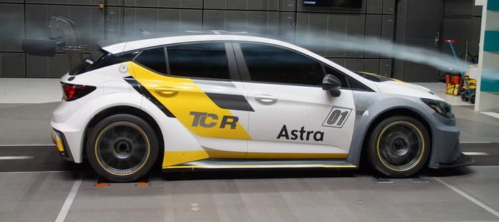 أوبل أسترا TCR السباقية . . تقدم الحل الأمثل للقيادة السريعة في المنعطفات