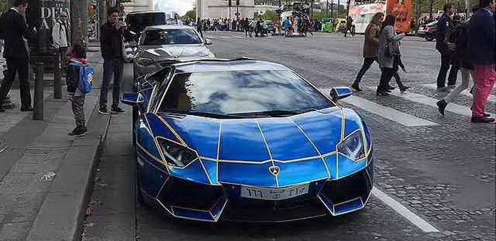 لامبورجيني أفنتادور سعودية تتعرض لحادث شبه متعمد في باريس