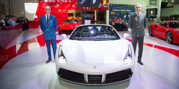 فيراري 488 سبايدر تستعرض عضلاتها بمعرض دبي 2015