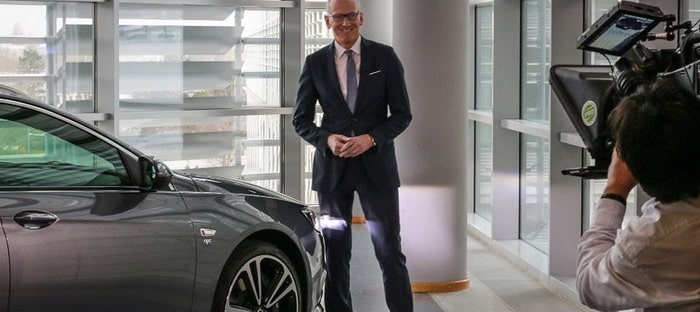 رئيس أوبل يقدم صور تشويقية لانسجنيا سبورت تورر قبل عرضها المقبل