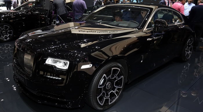 رولزرويس تسعي لجذب الشباب من خلال موديلات Black Badge في جنيف 2016
