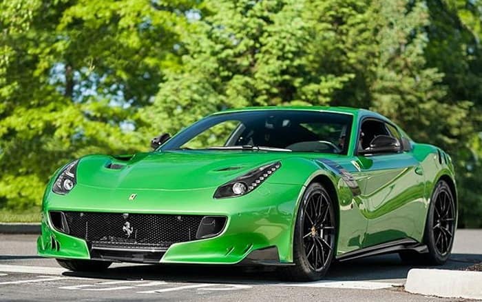 قابلو أكثر سيارات فيراري F12tdf تميزاً بجمال اللون الاخضر !!