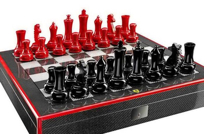 فيراري تقتحم عالم الألعاب بشطرنج من ألياف الكربون بسعر 2000 دولار