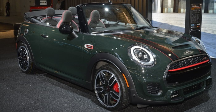 ميني جون كوبر ووركس المكشوفة تجمع القيادة السباقية والحرية في نيويورك 2016